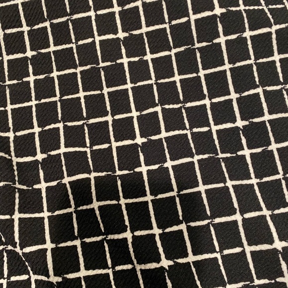 2 Pc Black and white Bodycon  skirt set. SZ S - Picture 5 of 5